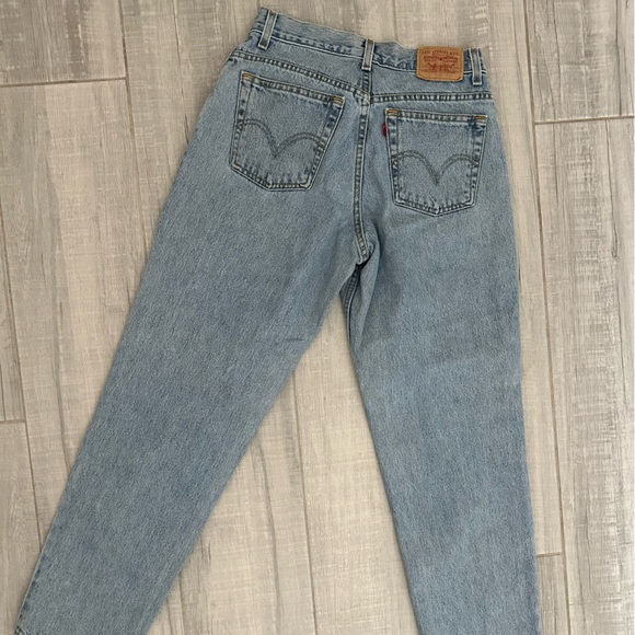 Levi’s Relaxed Tapered 550 Jeans - Picture 2 of 4